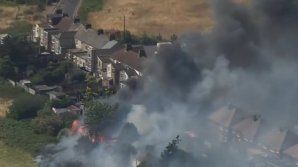 Incendii în Londra. Pompierii se luptă cu 10 focare în capitala britanică