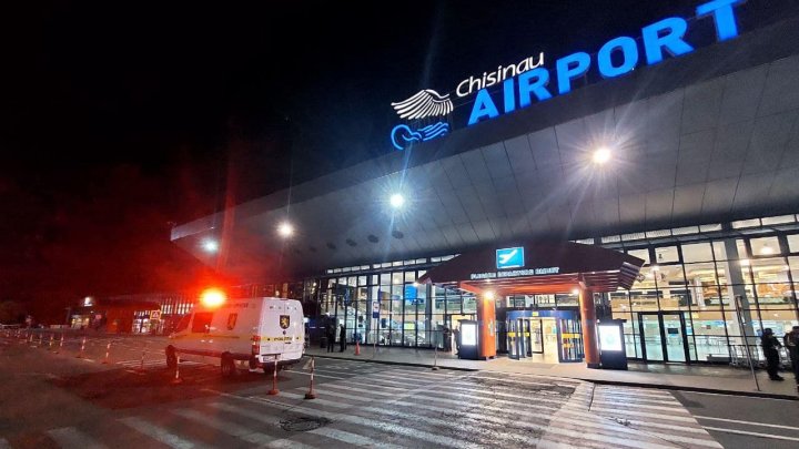 Incident pe Aeroportul Internațional Chișinău. Doi tineri din Maroc au primit refuz de intrare în Moldova