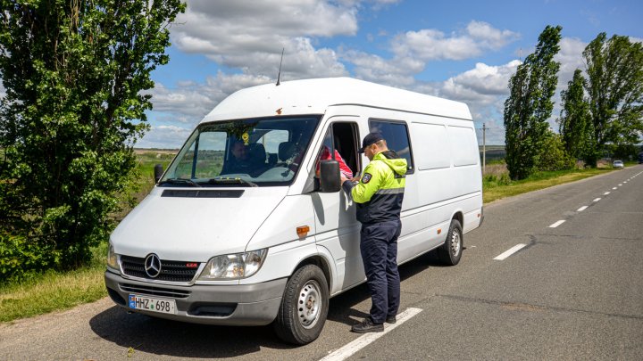 Aproximativ 600 de șoferi au fost sancționați în cadrul campaniei de combatere a transportului ilicit de pasageri