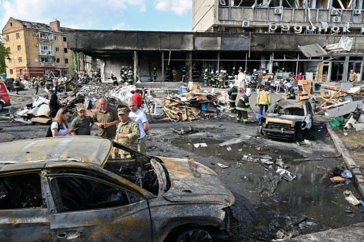 IMAGINI DEZOLANTE în Vinița. Zelenski a catalogat bombardamentele rușilor drept atacuri teroriste