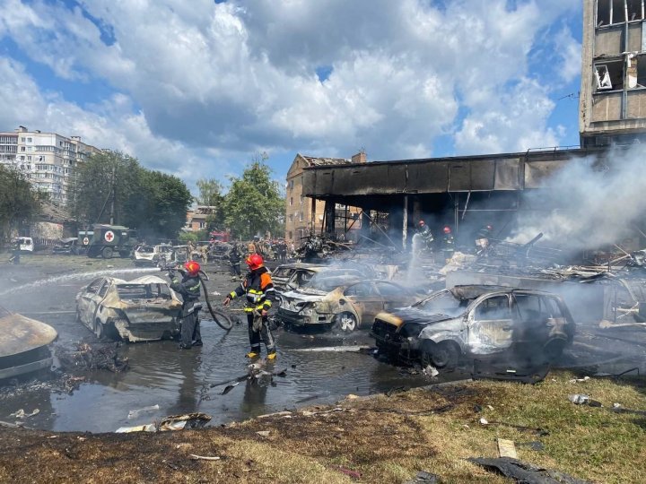 IMAGINI DEZOLANTE în Vinița. Zelenski a catalogat bombardamentele rușilor drept atacuri teroriste