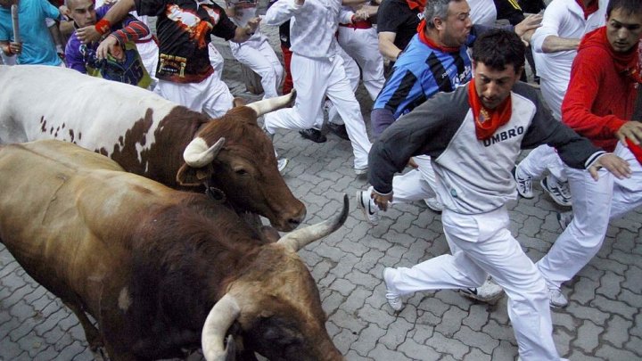 Trei persoane au fost luate în coarne de tauri în timpul sărbătorii San Fermin