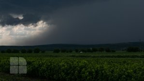 Avertizare meteo: Cod galben de ploi cu descărcări electrice și vânt puternic
