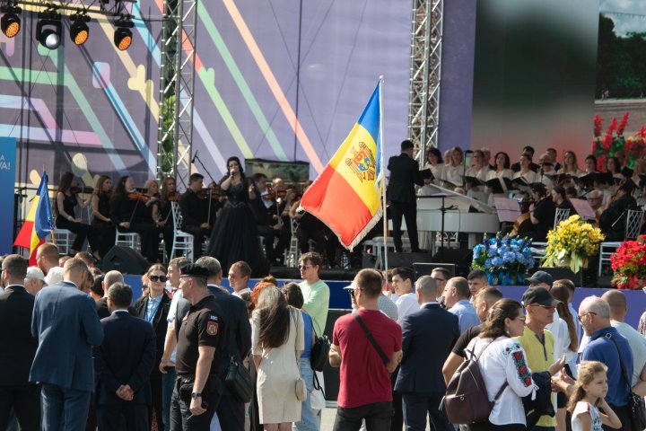 Ziua Independenței Republicii Moldova, ÎN IMAGINI. Conducerea țării a depus flori la monumentul „Maica îndurerată” și a lui Ștefan cel Mare