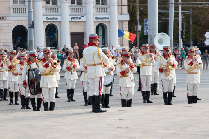 Ziua Independenței Republicii Moldova, ÎN IMAGINI. Conducerea țării a depus flori la monumentul „Maica îndurerată” și a lui Ștefan cel Mare