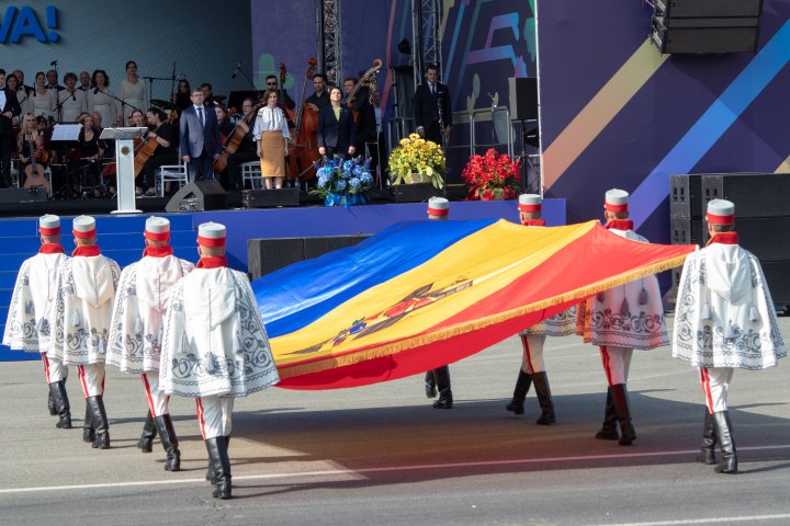 Ziua Independenței Republicii Moldova, ÎN IMAGINI. Conducerea țării a depus flori la monumentul „Maica îndurerată” și a lui Ștefan cel Mare