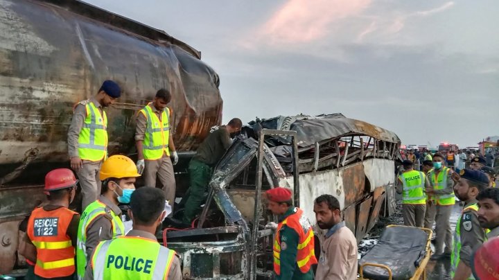 Accident îngrozitor în Pakistan. 20 de persoane au murit