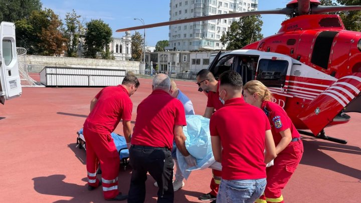 Un tânăr, victima unui accident, transportat cu un elicopter SMURD din Florești la Institutul de Medicină Urgentă din Capitală