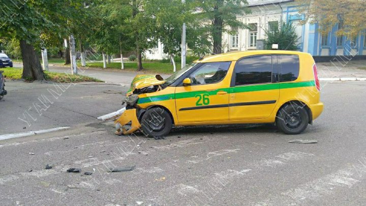 Accident în lanț la Bender. Patru automobile s-au ciocnit la o intersecție (VIDEO)