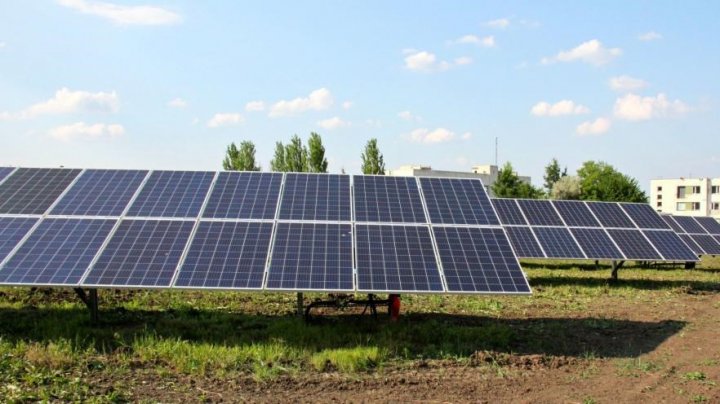 Cel mai mare parc fotovoltaic din ţară produce non-stop energie electrică şi o vinde companiei Premier Energy