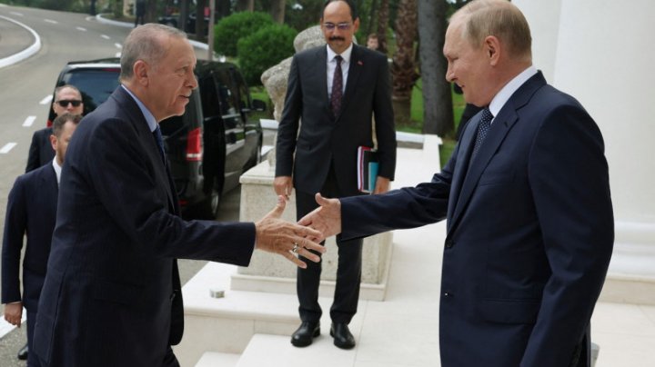 Putin și Erdogan s-au întâlnit la Soci. Este primul lider din NATO primit în Rusia de la începutul războiului