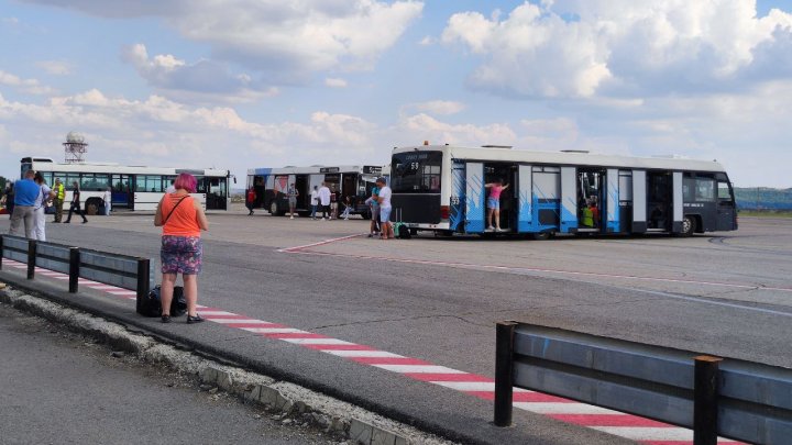 O nouă alertă cu bombă la Aeroportul Internațional Chișinău. Pasagerii, evacuați (VIDEO)