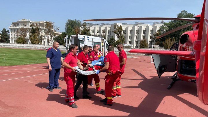 Intervenție aero-medicală SMURD Chișinău - Iași. A fost transportat un pacient de 70 de ani