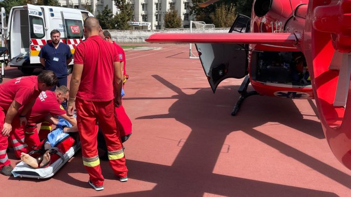 Intervenție aero-medicală SMURD Chișinău - Iași. A fost transportat un pacient de 70 de ani