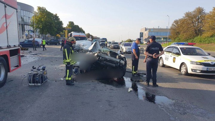 Accident ÎNFIORĂTOR în apropiere de Chișinău. Un bărbat a decedat pe loc (VIDEO)