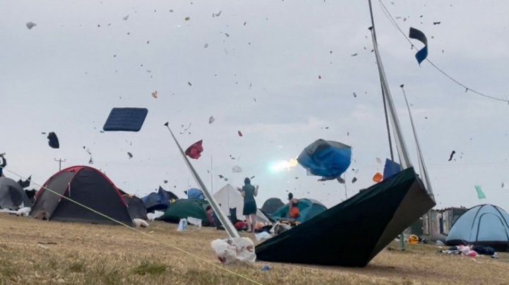 O tornadă a devastat totul în calea ei la un festival în Marea Britanie