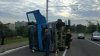 Accident pe un pod din Bender. Un camion încărcat cu animale vii s-a răsturnat (FOTO / VIDEO)