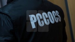 A vrut să se îmbogăţească cu circa 200.000 de lei. Tânăr din Ialoveni, reţinut în flagrant, în timp ce vindea cocaină în Chișinău VIDEO 