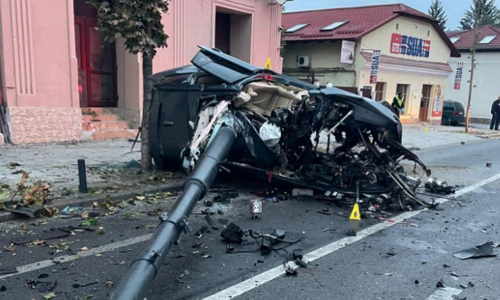 (IMAGINI de GROAZĂ) Accident teribil la Cluj. Șoferul a murit pe loc, iar mașina a fost făcută zob