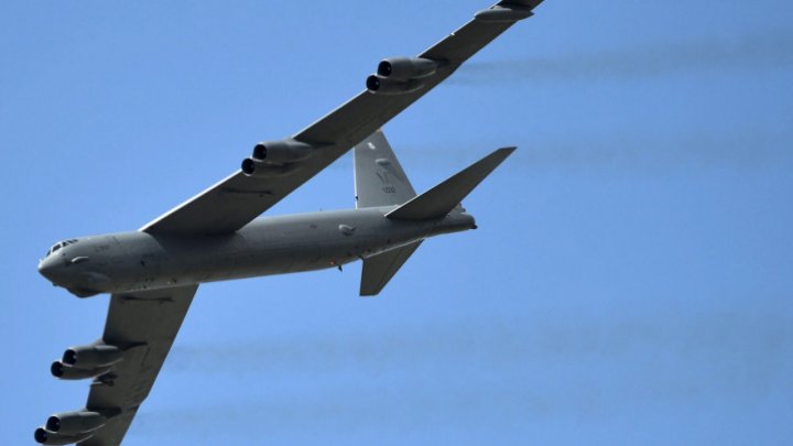 Două bombardiere B-52 americane au survolat oraşul Stockholm la joasă altitudine  