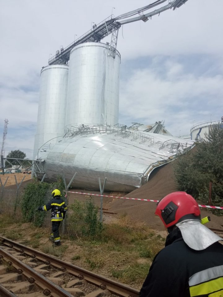 Incident neordinar la portul Giurgiulești. A fost necesară intervenția pompierilor (FOTO)