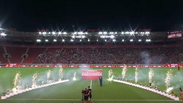 Atmosferă incendiară pe stadionul echipei Olympiacos Pireu, formaţie pentru care evoluează şi fotbalistul moldovean Oleg Reabciuk