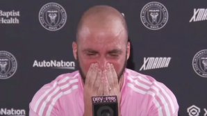  Atacantul argentinian Gonzalo Higuain spune „adio” fotbalului