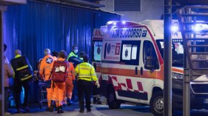 Un bărbat a înjunghiat mai multe persoane într-un centru comercial din Milano. Sunt victime