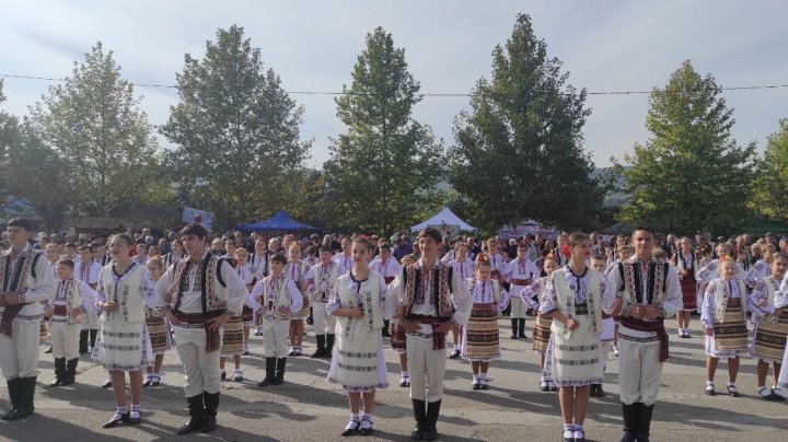 Muzică, dansuri și voie bună la Călărași. Zeci de primării participă la Toamna de Aur (FOTO/VIDEO)