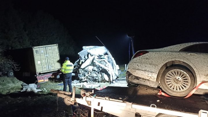 Accident teribil pe șoseua Chișinău-Leușeni. Două persoane au decedat pe loc (FOTO)