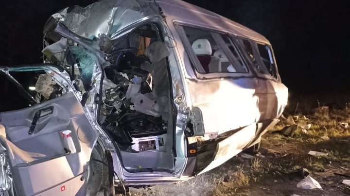 Accident teribil pe șoseua Chișinău-Leușeni. Două persoane au decedat pe loc (FOTO)