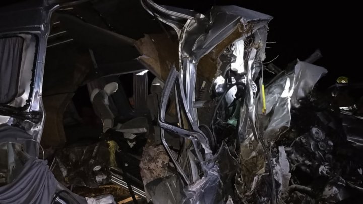 Accident teribil pe șoseua Chișinău-Leușeni. Două persoane au decedat pe loc (FOTO)