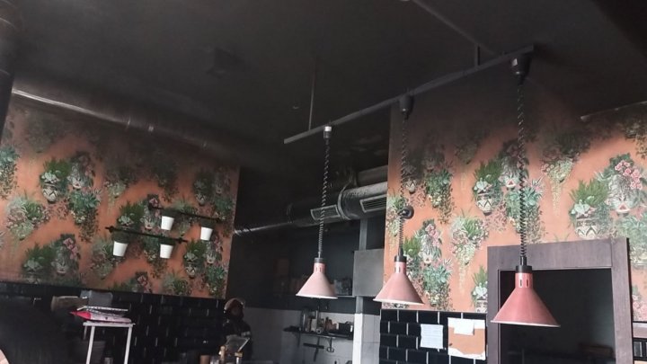 Incendiu într-un restaurant din capitală: Trei echipaje de pompieri au intervenit la fața locului 