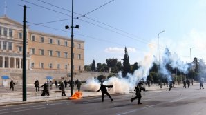 Protest violent la Atena. Oamenii cer salarii mai mari, nemulțumiți de inflație și criza energetică  