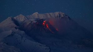 Erupție vulcanică simultană în Rusia. Se așteaptă activitate foarte puternică, anunță seismologii (VIDEO)