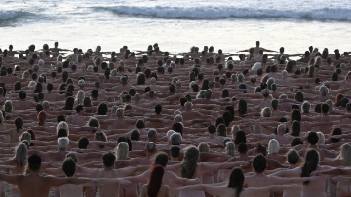 2500 de australieni au pozat nud. Au vrut să atragă atenţia unei probleme (FOTO)