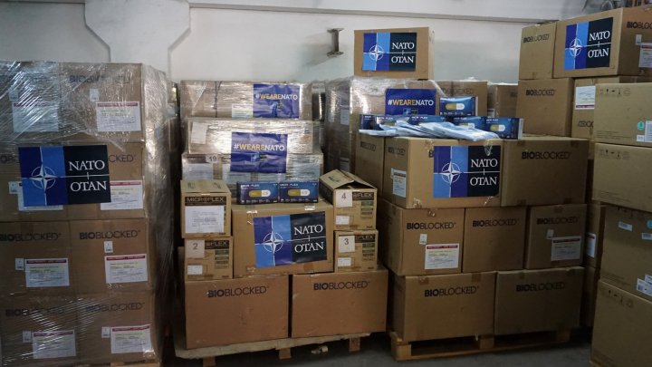 Moldova a primit peste șase tone de echipament de protecție și trei ventilatoare pulmonare din partea NATO