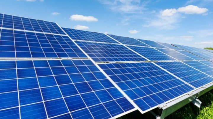 Producătorii de energie electrică pe cale eoliană şi prin sisteme fotovoltaice riscă să intre în faliment. Cer ajutorul Guvernului