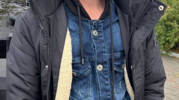 Manifestanţi, escortaţi la sediul Poliţiei. Erau beţi şi înarmaţi cu răngi (FOTO)