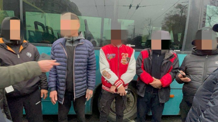 Protest cu aproape 2.000 de persoane. Au fost reţinuţi manifestanţi cu antecedente penale