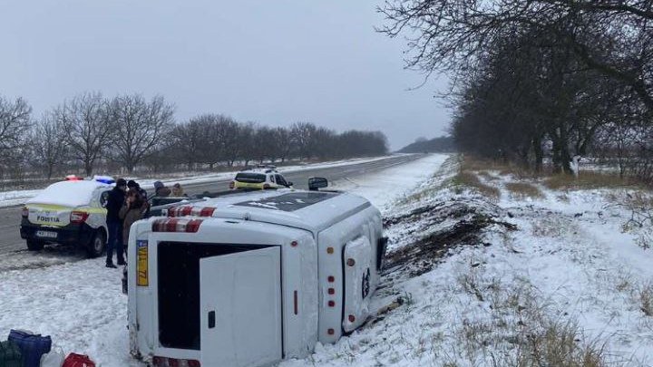 Accident rutier pe un drum din raionul Rîşcani. O femeie a ajuns la spital