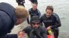 Un bărbat care și-a pierdut ambele picioare și brațul drept a reușit să înoate 1 km în apă deschisă în scop caritabil