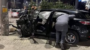 Accident în Capitală. Două mașini s-au ciocnit într-o intersecție (VIDEO)