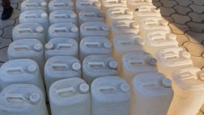 Peste o tonă de alcool fără acte, găsit într-un Mercedes, la intrarea în Cahul (VIDEO)