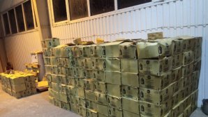 Tone de antiseptic, depistate într-un camion. Marfa urma să ajungă în România (VIDEO)