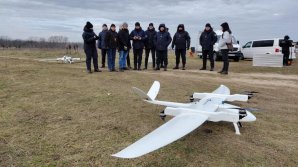 Dronele, utilizate în misiunile speciale. 11 polițiști de frontieră din țara nastră au învățat cum să opereze cu aparatele de zbor fără pilot (VODEO)