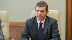 Ambasadorul Marii Britaniei la Chişinău, despre decizia de a suspenda licenţa de emisie pentru cele 6 posturi TV