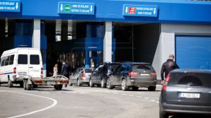 Aglomeraţie la punctele vamale. Angajații poliției de frontieră și vameșii activează în regim sporit