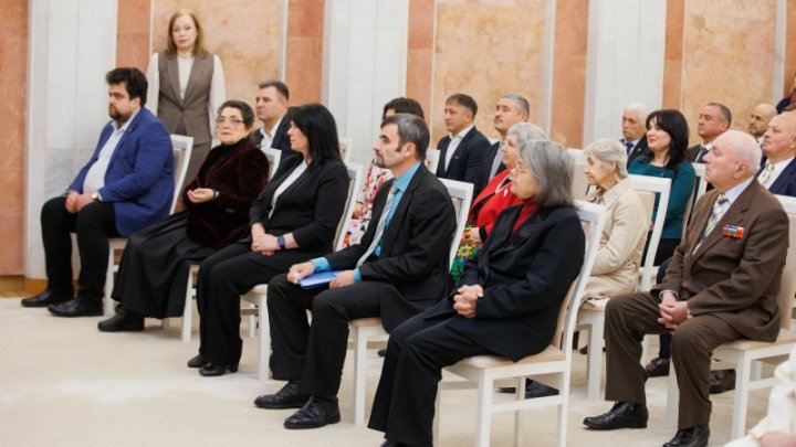 Distincţii oferite la Preşedinţie. Distincţii acordate sportivilor, oamenilor de cultură, cercetătorilor, profesori şi agricultori (FOTO)