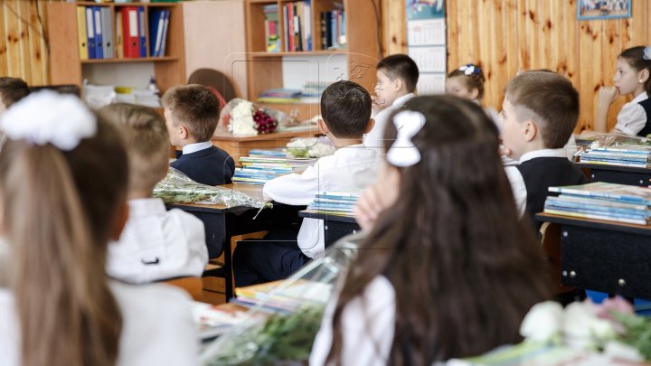 Nu au acces la condiţii decente de studiu. Peste 160 de elevi din Cigîrleni, nevoiţi să înveţe în grădiniţa din sat